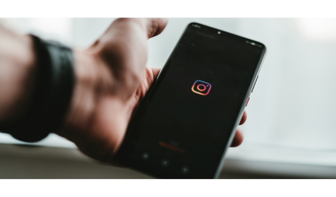 HOW TO CREATE CATCHY HEADLINES FOR INSTAGRAM